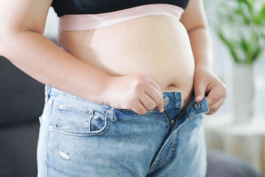 Reduce Bloating Naturally with These 10 Tips